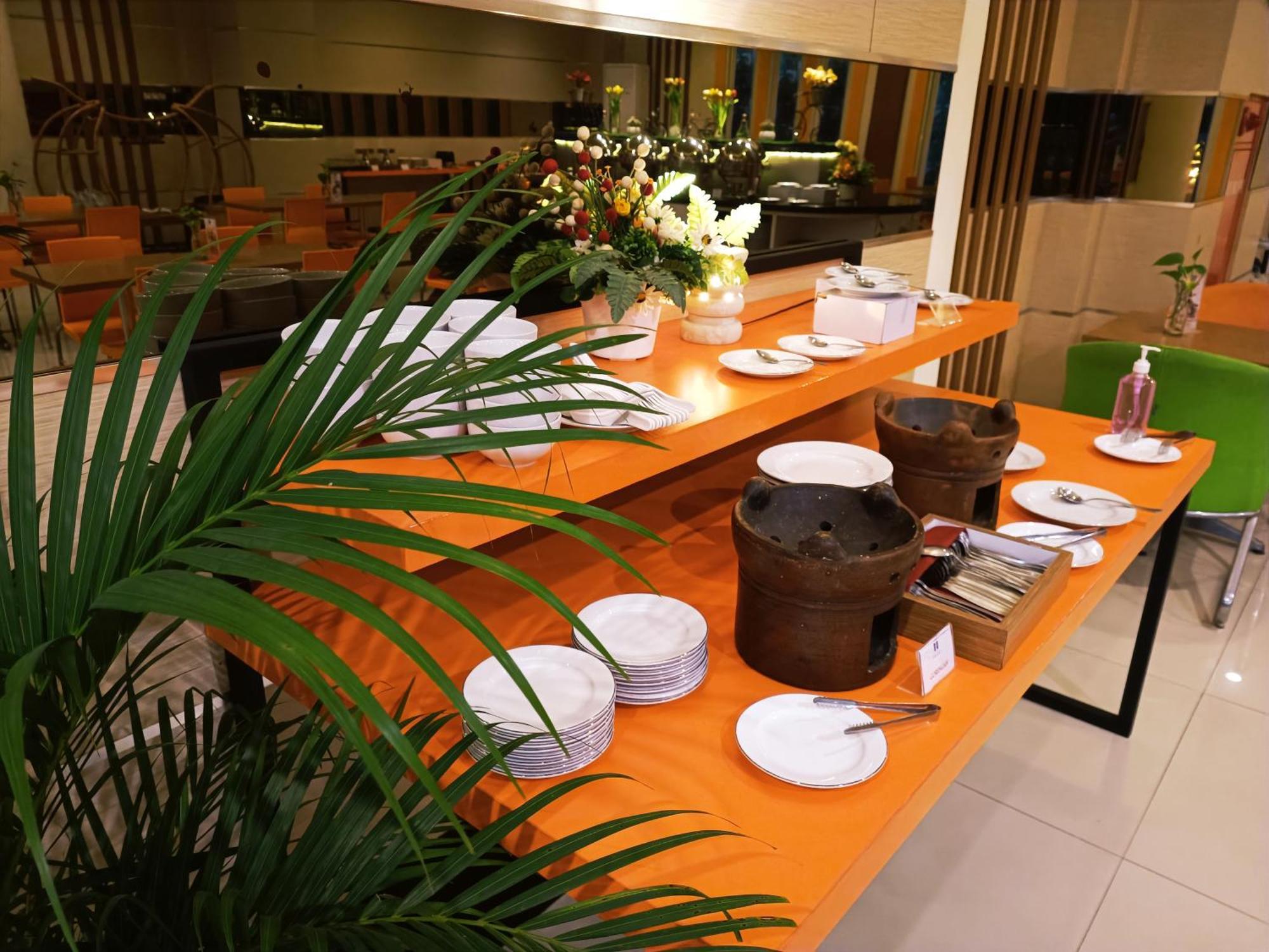 Halogen Hotel Airport Surabaya Sidoarjo Zewnętrze zdjęcie