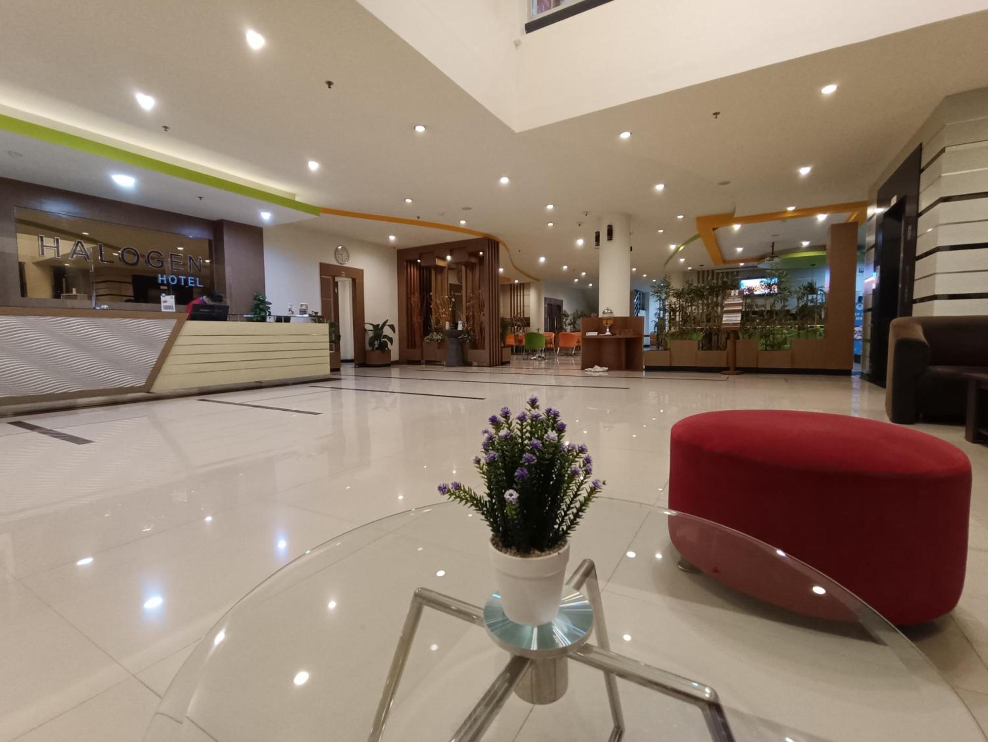 Halogen Hotel Airport Surabaya Sidoarjo Zewnętrze zdjęcie