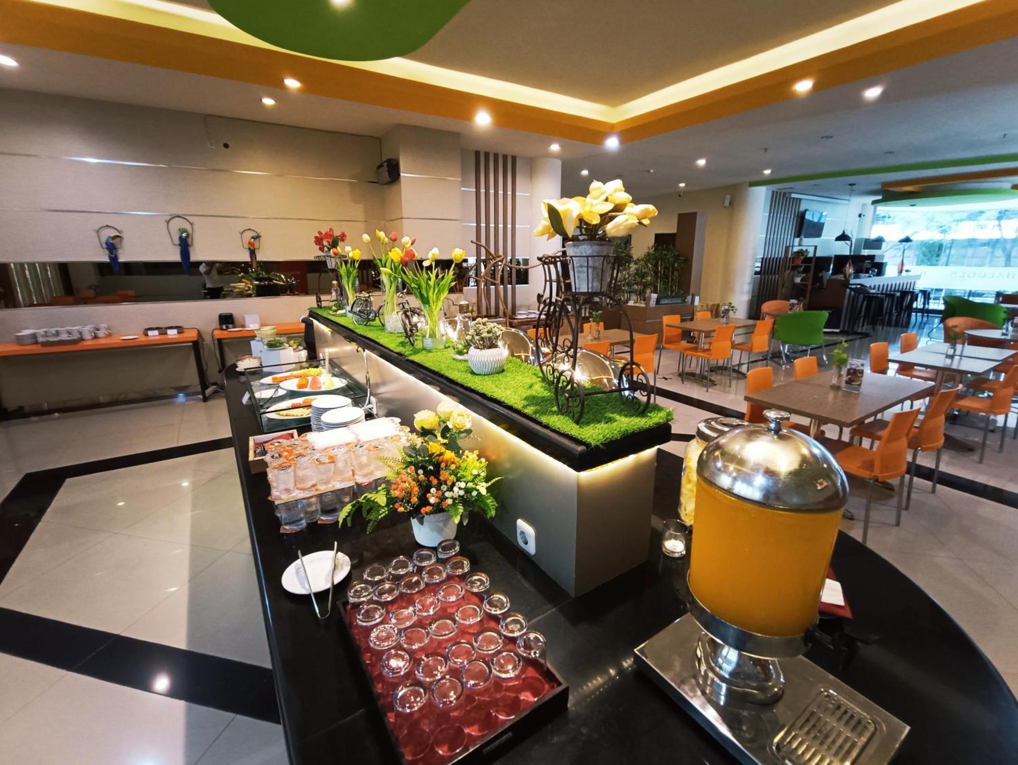 Halogen Hotel Airport Surabaya Sidoarjo Zewnętrze zdjęcie