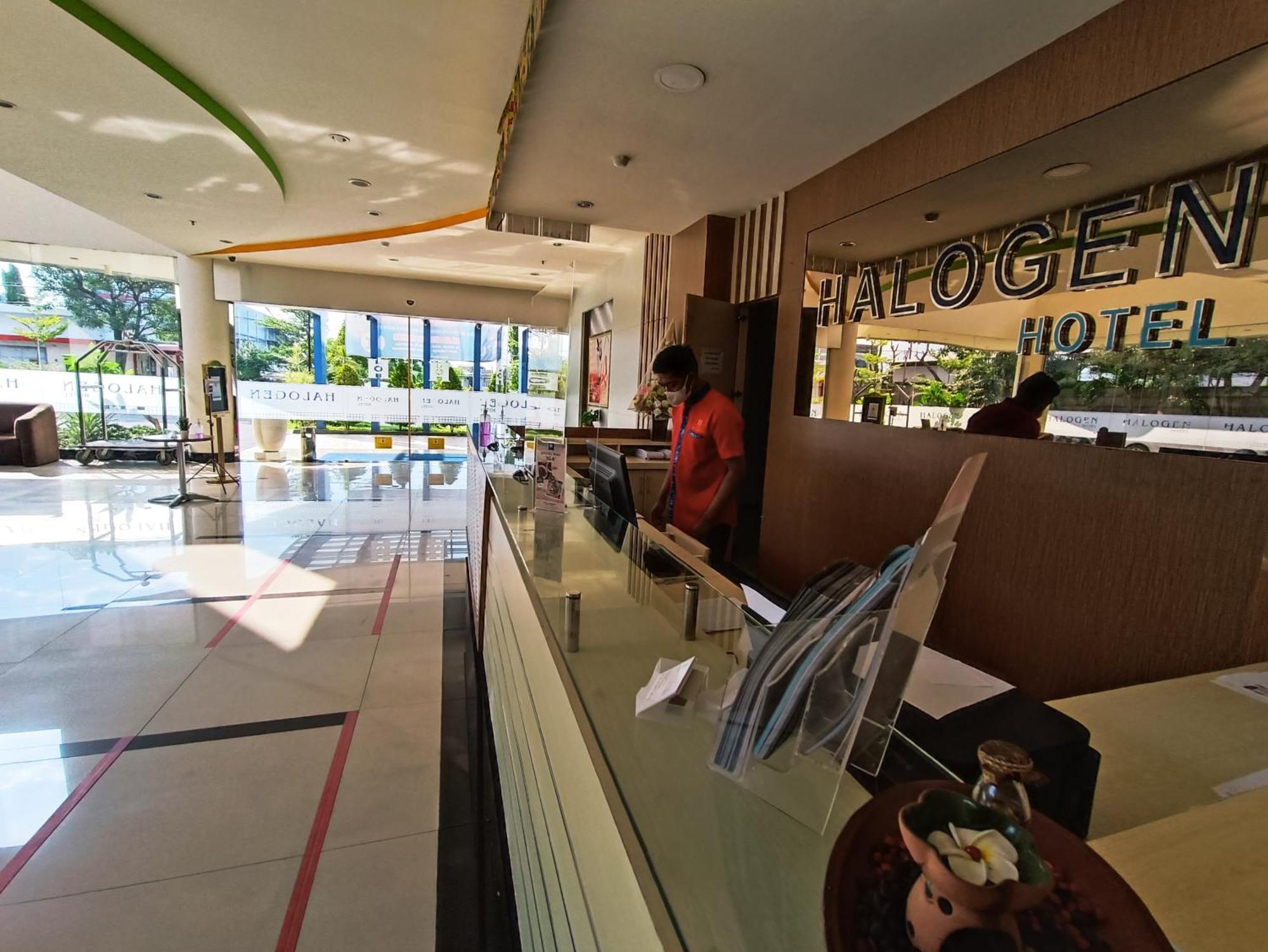 Halogen Hotel Airport Surabaya Sidoarjo Zewnętrze zdjęcie